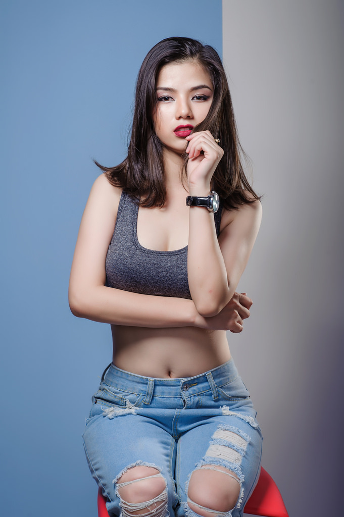三個學(xué)生和一個老師電視劇免費觀看